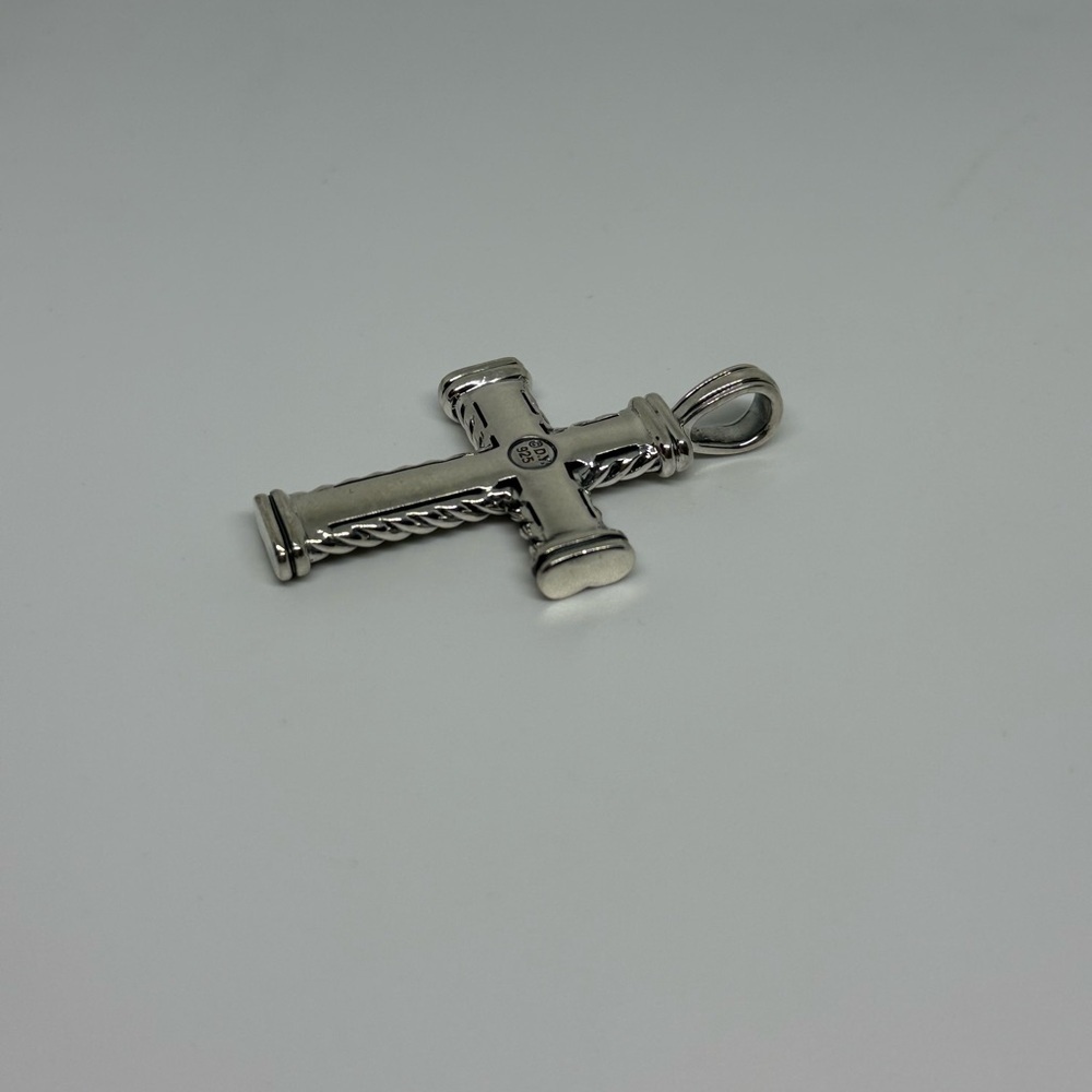 David Yurman Chevron cross pendent with paved black diamonds - Picture 5 of 5